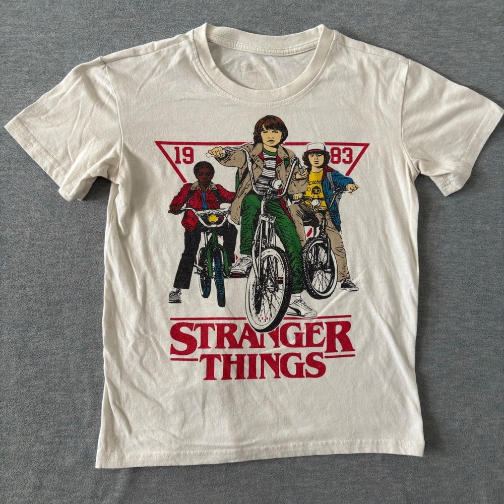 Stranger Things Graphic T-Shirt Off-White 1983 Bike Crewneck Mens XXS